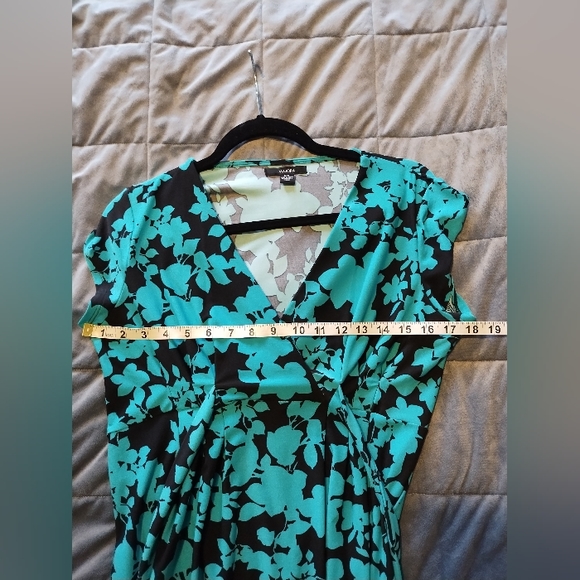 Dress Medium - Picture 4 of 5